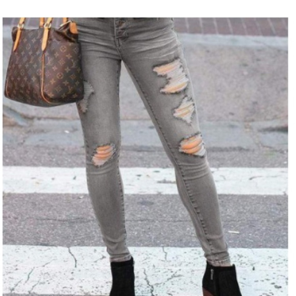 Women’s distressed jeans